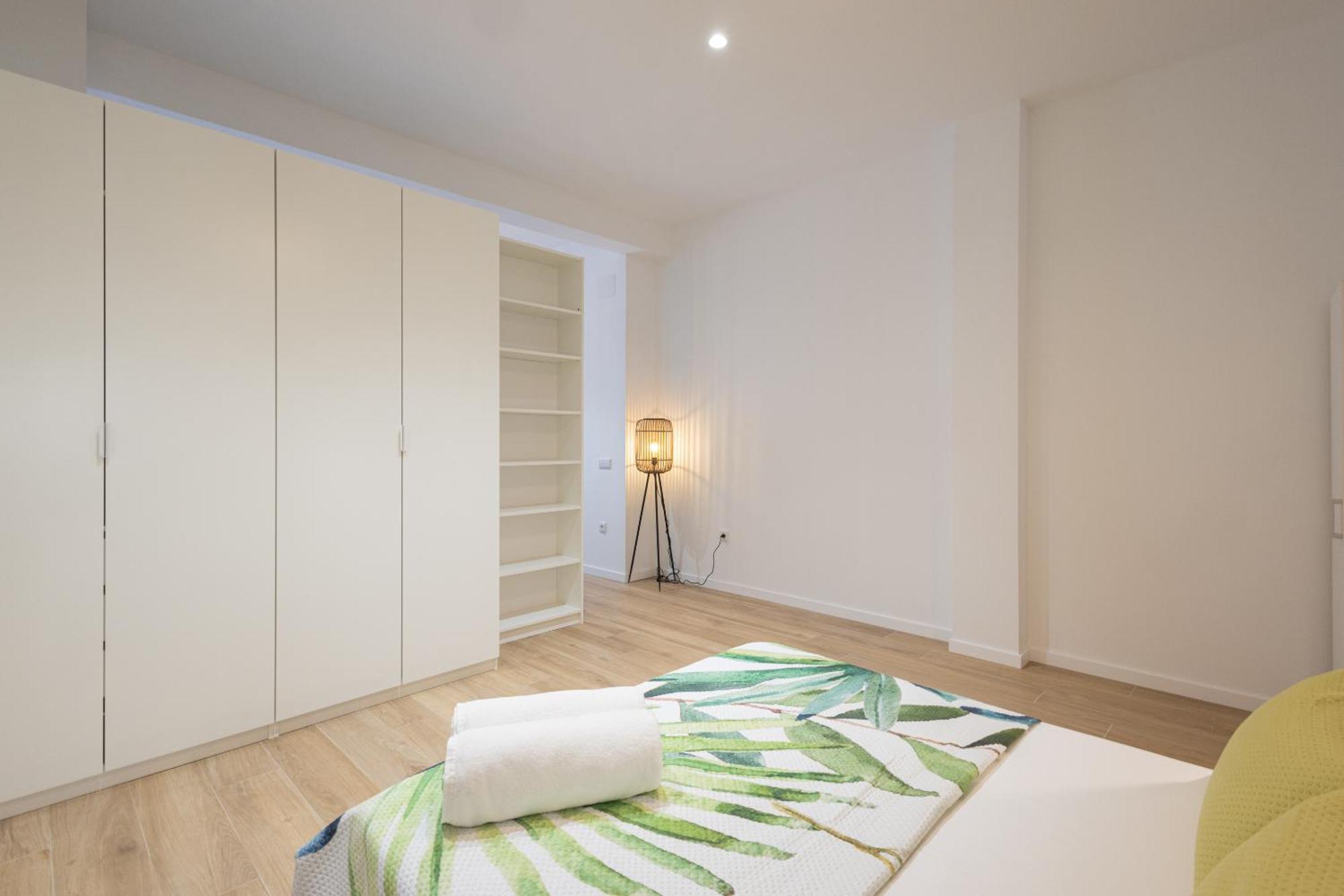Florit Flats - The Giorgeta Apartment Валенсия Екстериор снимка